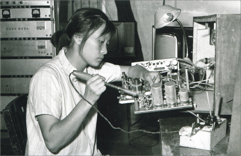 1970年，中國誕生第一臺彩色電視機，數年之后，長虹才開始電視機的研制