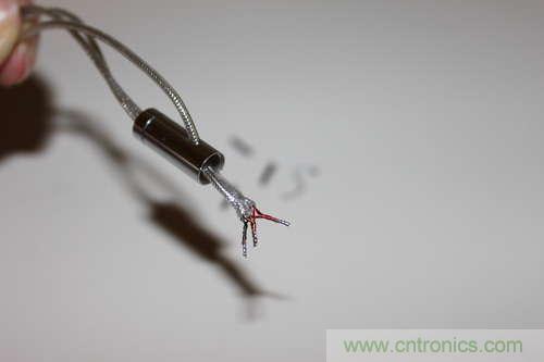 LED多點(diǎn)觸控手套DIY:拆解并重組耳機(jī)線