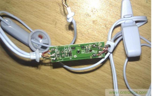 背面：電阻，電容，電感。接線圖也有標(biāo)注。很復(fù)雜的線控。