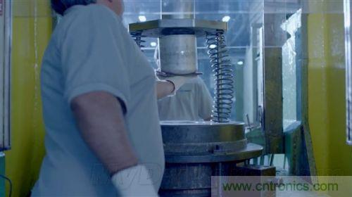 顛覆傳統(tǒng)設(shè)計，蘋果全新Mac Pro生產(chǎn)線探秘