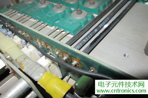 用料很給力！專業(yè)后級功放美國高峰FA1201拆解