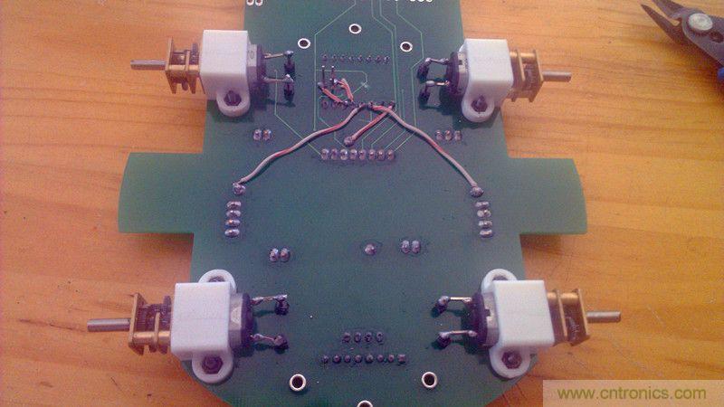 牛人力作!PCB版藍牙智能小車DIY