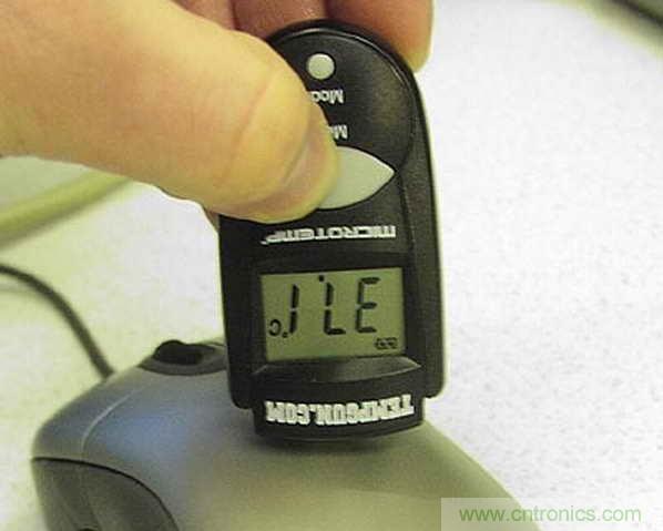 再測一下鼠標表面，37.1攝氏度