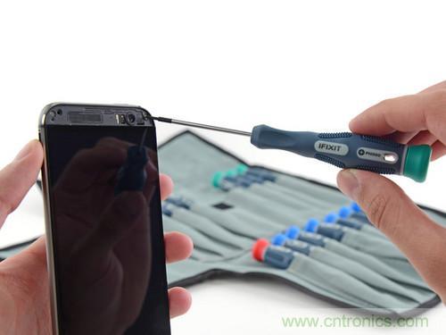 牛人強拆!新HTC One(M8)真機精密做工難修理