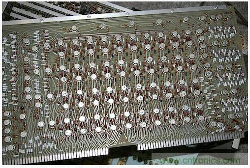 經典懷舊拆解！歷史彌留的可編程科學計算器 from 1966