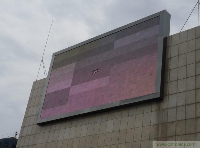 LED顯示屏突然黑屏,什么原因?如何應(yīng)對(duì)?