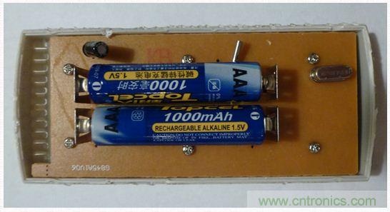 圖3：兩個傳統的AAA可充電堿性電池。