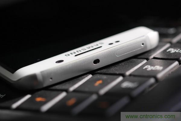 三星S6 Edge+拆解：比S6 Edge加在哪里？