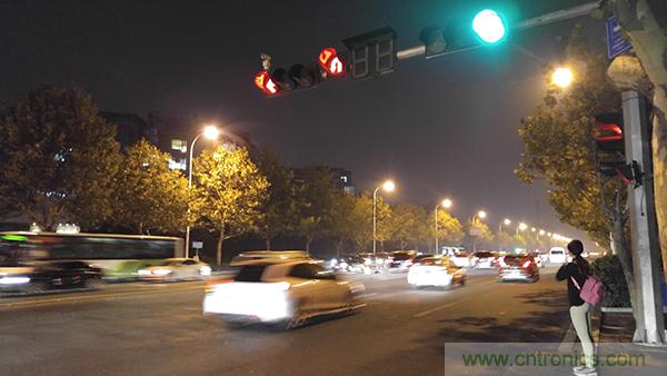 業界良心 LG V10 評測:剛毅、冷峻，不失人性化