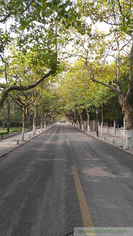 業界良心 LG V10 評測:剛毅、冷峻，不失人性化