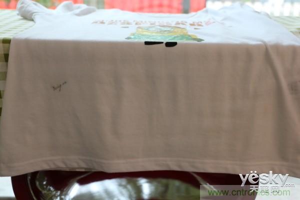 只有奶瓶大小的閃電去漬小神器 &mdash;&mdash;海爾咕咚手持式洗衣機