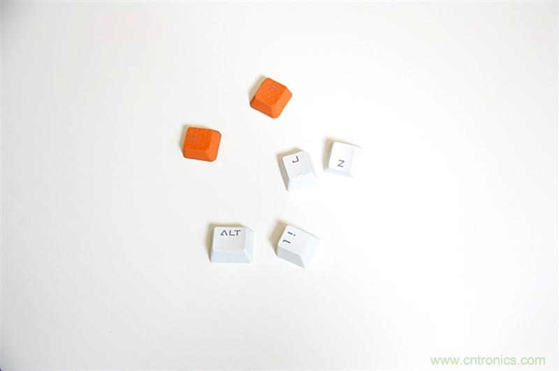 曾經(jīng)的網(wǎng)吧統(tǒng)治者&mdash;雙飛燕血手幽靈機(jī)械鍵盤，真世界最快？