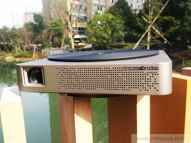 無屏電視時代已然來臨，客廳你做好準備了嗎？