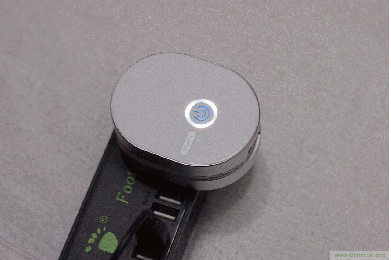 路由器也跟風(fēng)玩分體設(shè)計，你咋不上天呢？