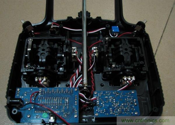 無人機 DIY 制作全過程，酷得不要不要的！