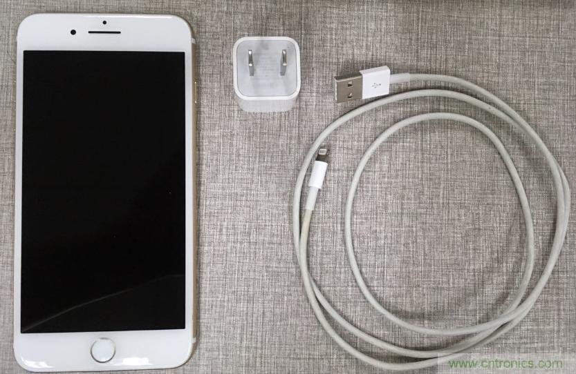 &ldquo;瘋7&rdquo;手機(jī)充電實(shí)測(cè)：為何沿用傳統(tǒng)充電模式？