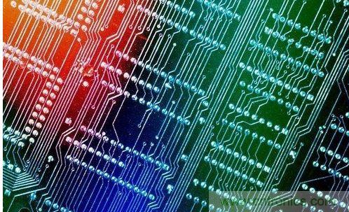 【導讀】對于一個新設計的電路板，調試起來往往會遇到一些困難，特別是當板比較大、元件比較多時，往往無從下手。但如果掌握好一套合理的調試方法，調試起來將會事半功倍。  對于剛拿回來的新PCB板，我們首先要大概觀察一下，板上是否存在問題，例如是否有明顯的裂痕，有無短路、開路等現象。如果有必要的話，可以檢查一下電源跟地線之間的電阻是否足夠大。  然后就是安裝元件了。相互獨立的模塊，如果您沒有把握保證它們工作正常時，最好不要全部都裝上，而是一部分一部分的裝上（對于比較小的電路，可以一次全部裝上），這樣容易確定故障范圍，免得到時遇到問題時，無從下手。一般來說，可以把電源部分先裝好，然后就上電檢測電源輸出電壓是否正常。如果在上電時您沒有太大的把握（即使有很大的把握，也建議您加上一個保險絲，以防萬一），可考慮使用帶限流功能的可調穩壓電源。先預設好過流保護電流，然后將穩壓電電源的電壓值慢慢往上調，并監測輸入電流、輸入電壓以及輸出電壓。如果往上調的過程中，沒有出現過流保護等問題，且輸出電壓也達到了正常，則說明電源部分OK。反之，則要斷開電源，尋找故障點，并重復上述步驟，直到電源正常為止。  接下來逐漸安裝其它模塊，每安裝好一個模塊，就上電測試一下，上電時也是按照上面的步驟，以避免因為設計錯誤或/和安裝錯誤而導致過流而燒壞元件。  PCB   尋找故障的辦法一般有下面幾種：  ①測量電壓法。首先要確認的是各芯片電源引腳的電壓是否正常，其次檢查各種參考電壓是否正常，另外還有各點的工作電壓是否正常等。例如，一般的硅三極管導通時，BE結電壓在0.7V左右，而CE結電壓則在0.3V左右或者更小。如果一個三極管的BE結電壓大于0.7V（特殊三極管除外，例如達林頓管等），可能就是BE結就開路。  ②信號注入法。將信號源加至輸入端，然后依次往后測量各點的波形，看是否正常，以找到故障點。有時我們也會用更簡單的辦法，例如用手握一個鑷子，去碰觸各級的輸入端，看輸出端是否有反應，這在音頻、視頻等放大電路中常使用（但要注意，熱底板的電路或者電壓高的電路，不能使用此法，否則可能會導致觸電）。如果碰前一級沒有反應，而碰后一級有反應，則說明問題出在前一級，應重點檢查。  ③當然，還有很多其它的尋找故障點的方法，例如看、聽、聞、摸等。&ldquo;看&rdquo;就是看元件有無明顯的機械損壞，例如破裂、燒黑、變形等;&ldquo;聽&rdquo;就是聽工作聲音是否正常，例如一些不該響的東西在響，該響的地方不響或者聲音不正常等;&ldquo;聞&rdquo;就是檢查是否有異味，例如燒焦的味道、電容電解液的味道等，對于一個有經驗的電子維修人員來說，對這些氣味是很敏感的;&ldquo;摸&rdquo;就是用手去試探器件的溫度是否正常，例如太熱，或者太涼。一些功率器件，工作起來時會發熱，如果摸上去是涼的，則基本上可以判斷它沒有工作起來。但如果不該熱的地方熱了或者該熱的地方太熱了，那也是不行的。一般的功率三極管、穩壓芯片等，工作在70度以下是完全沒問題的。70度大概是怎樣的一個概念呢？如果你將手壓上去，可以堅持三秒鐘以上，就說明溫度大概在70度以下（注意要先試探性的去摸，千萬別把手燙傷了）。  好了，關于調試的問題，我們今天就暫時講這么多，如果想要了解更多的調試方法和經驗，可以去找一些家用電器維修的書來看看，一個好的設計人員，首先應該是一個好的維修人員。