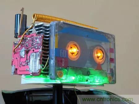 廢舊收音機如何變身成酷炫機器人？