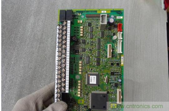 變頻器的輸出頻率調(diào)高，那么輸出電壓將如何提高？