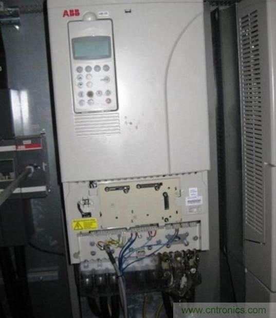 變頻器的輸出頻率調(diào)高，那么輸出電壓將如何提高？