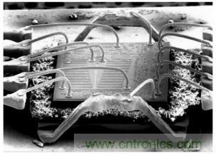 如何降低電路&ldquo;熱回路&rdquo;影響，實現低 EMI 高效電源器件設計