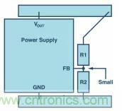 如何使用電源設計中的分壓器調節輸出電壓？